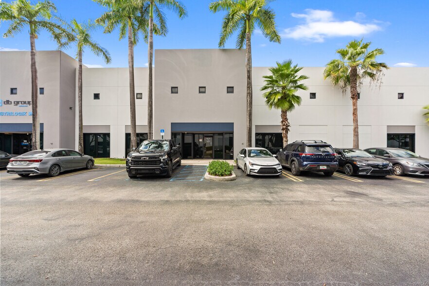 More Photos Of 8305 NW 27th St, Doral Distribution For Lease