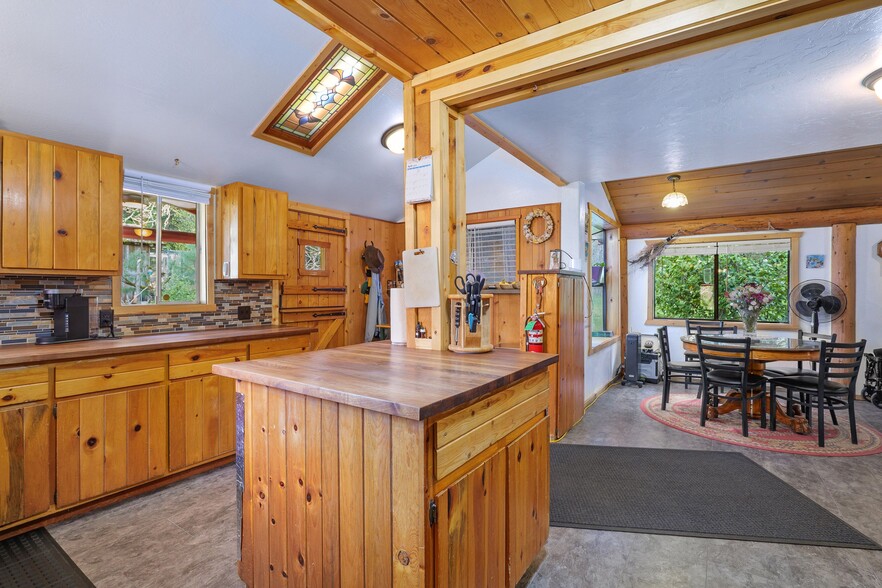 More Photos Of 3305 Dick George Rd, Cave Junction Hospitality For Sale