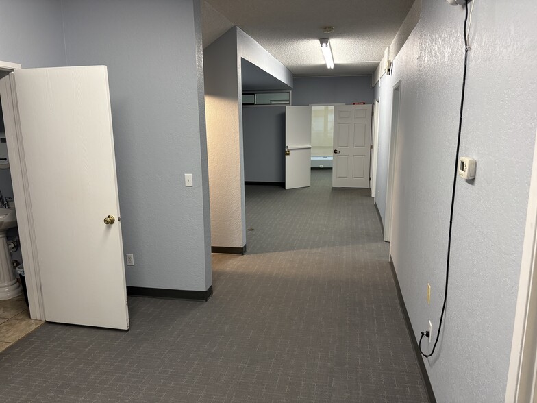 More Photos Of 8514 W Gage Blvd, Kennewick Storefront Retail Office For Lease