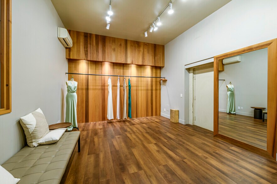 More Photos Of 2448 E 8th St, Los Angeles Warehouse For Lease