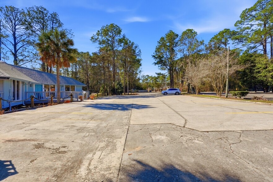 More Photos Of 3683 Crown Point Rd, Jacksonville Storefront Retail Office For Sale