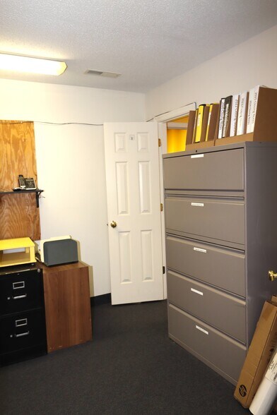 More Photos Of 2335 Columbia Hwy, Pulaski Office For Sale
