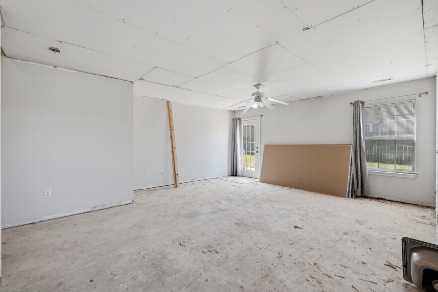 More Photos Of 3403 SW Deerfield Blvd, Bentonville Multifamily For Sale