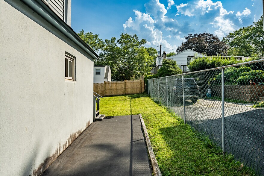 More Photos Of 663 Clearview Ave, Trevose Light Manufacturing For Sale