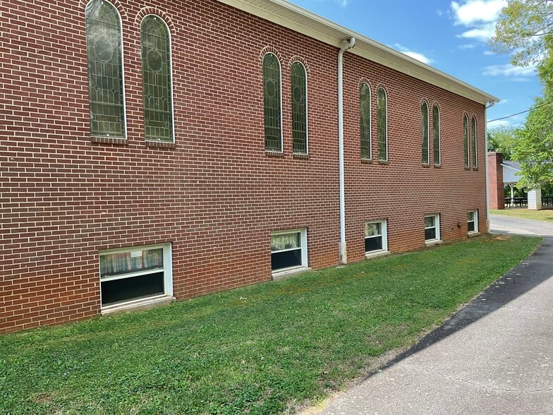 More Photos Of 291 Klondike Rd, State Road Religious Facility For Sale
