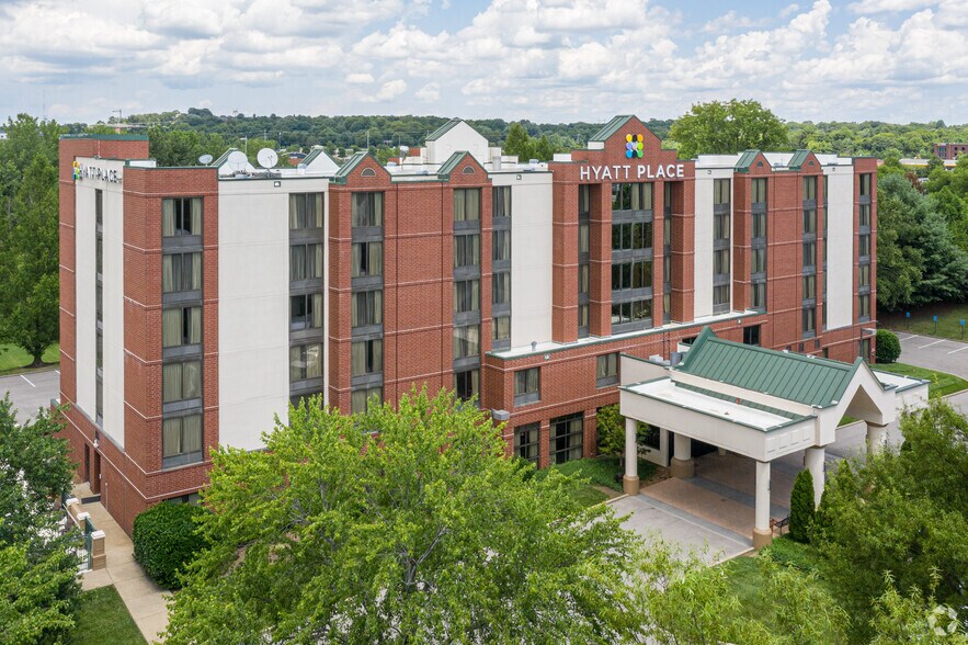 More Photos Of 650 Bakers Bridge Ave, Franklin Hotel For Sale