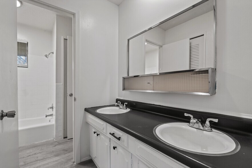 More Photos Of 341 E Loula St, Olathe Apartments For Sale