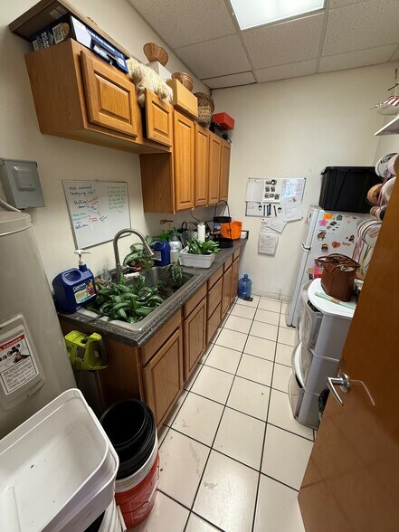 More Photos Of 4928 NW 39th Ave, Gainesville Unknown For Lease