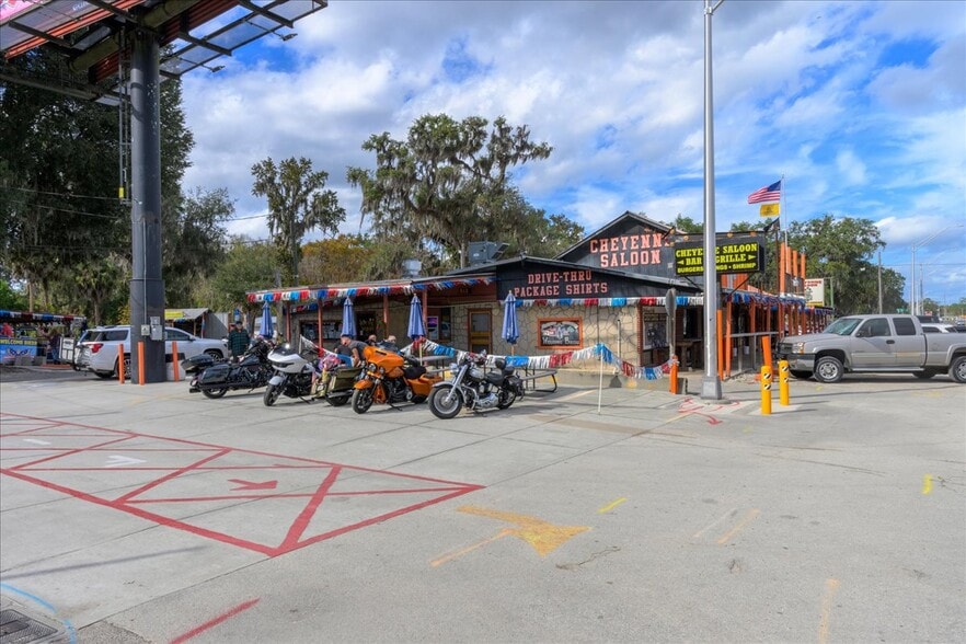 More Photos Of 337 S US Highway 17, East Palatka General Retail For Sale