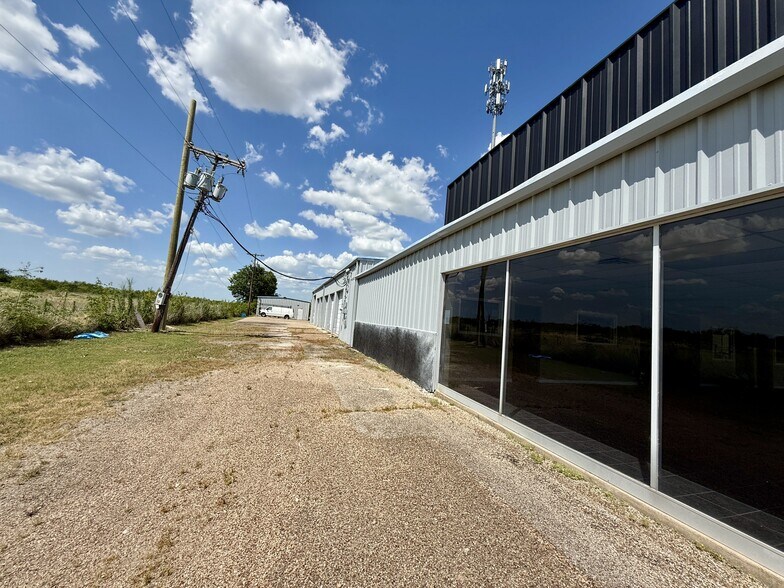 More Photos Of 5878 W US Highway 80, Terrell Showroom For Sale