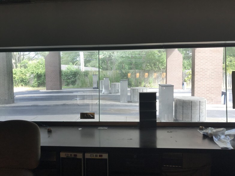 More Photos Of 10321 Blue Ridge Blvd, Kansas City Bank For Lease