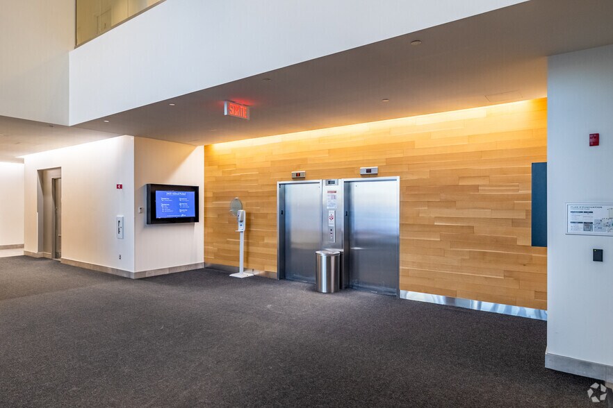 More Photos Of 2600 Boul Alfred-Nobel, Montréal Office For Lease