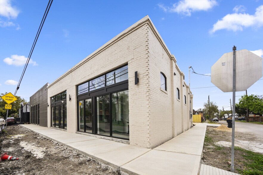 More Photos Of 1109-1115 Dumble st, Houston Office For Sale