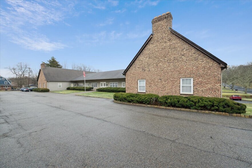 More Photos Of 10 Shawnee Dr, Watchung Medical For Lease