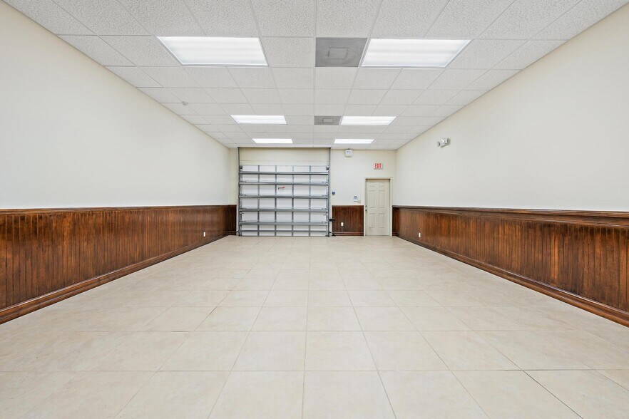 More Photos Of 212 N U.S. Hwy 1, Tequesta Warehouse For Lease