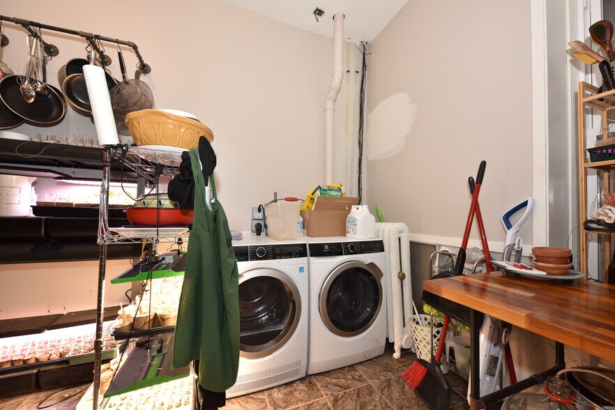 More Photos Of 1816 E Kane Pl, Milwaukee Apartments For Sale