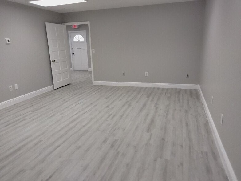 More Photos Of 2540 Winkler Ave, Fort Myers Office For Lease
