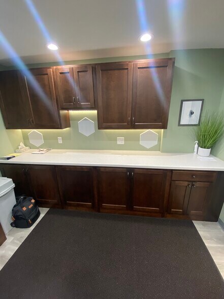 More Photos Of 1608 Ohm Ave, Eau Claire Office For Lease