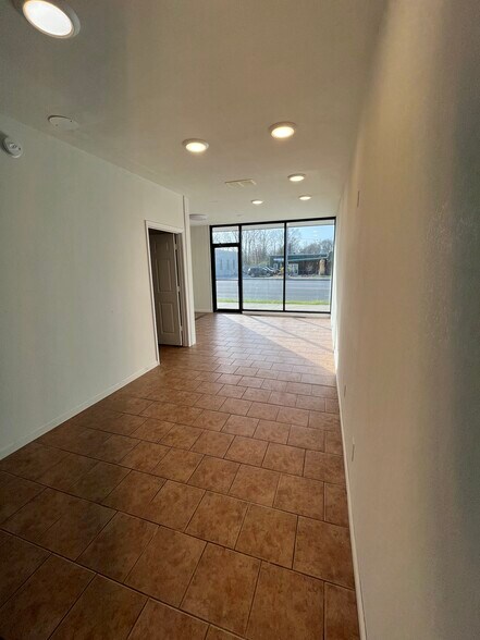 More Photos Of 3500-3516 N Clinton St, Fort Wayne Storefront Retail Office For Lease