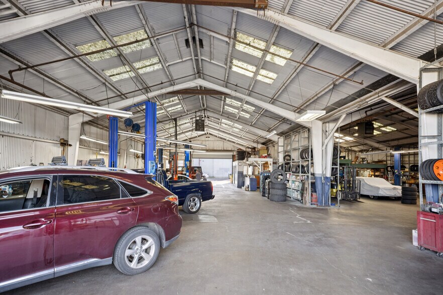 More Photos Of 25 Market St, San Rafael Service For Sale