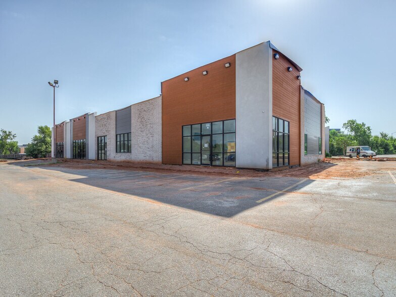 Primary Photo Of 4235 NW Expressway, Oklahoma City General Retail For Lease