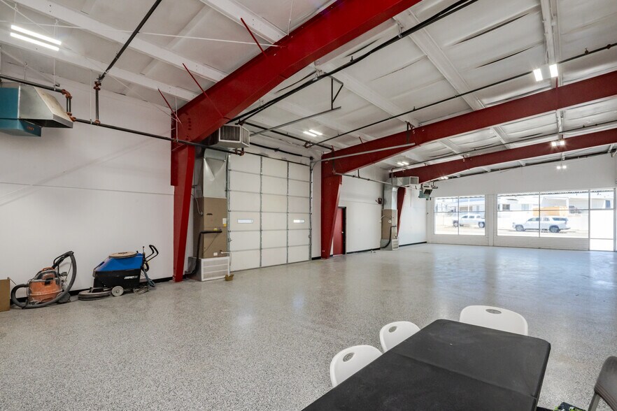 More Photos Of 1851 Commander Dr, Lake Havasu City Freestanding For Lease