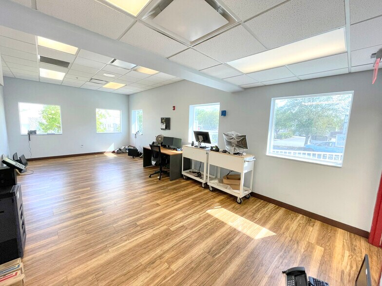 More Photos Of 4176 Mercantile Ave, Naples Distribution For Sale