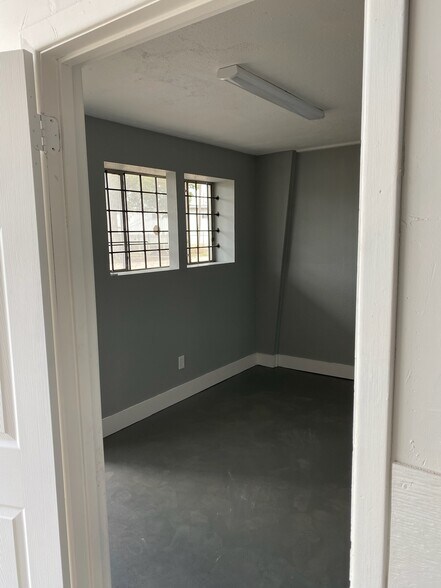 More Photos Of 615-629 Leago St, Houston Service For Lease