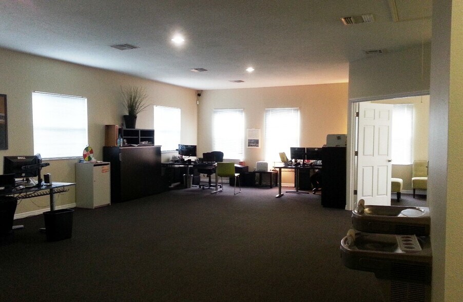More Photos Of 13035 W Linebaugh Ave, Tampa Office For Lease
