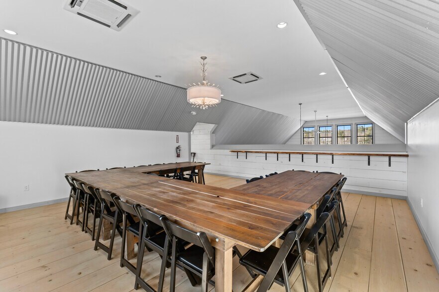 More Photos Of 10 Leeds Junction Rd, Leeds Winery Vineyard For Sale