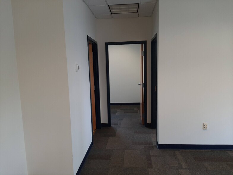 More Photos Of 550 Cayuga Rd, Buffalo Self Storage For Lease