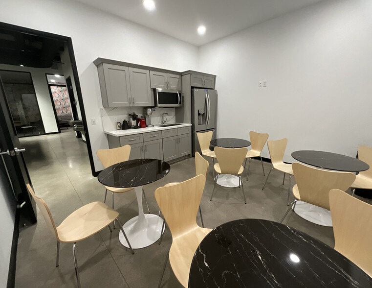 More Photos Of 10031 E Dynamite Blvd, Scottsdale Office For Sale