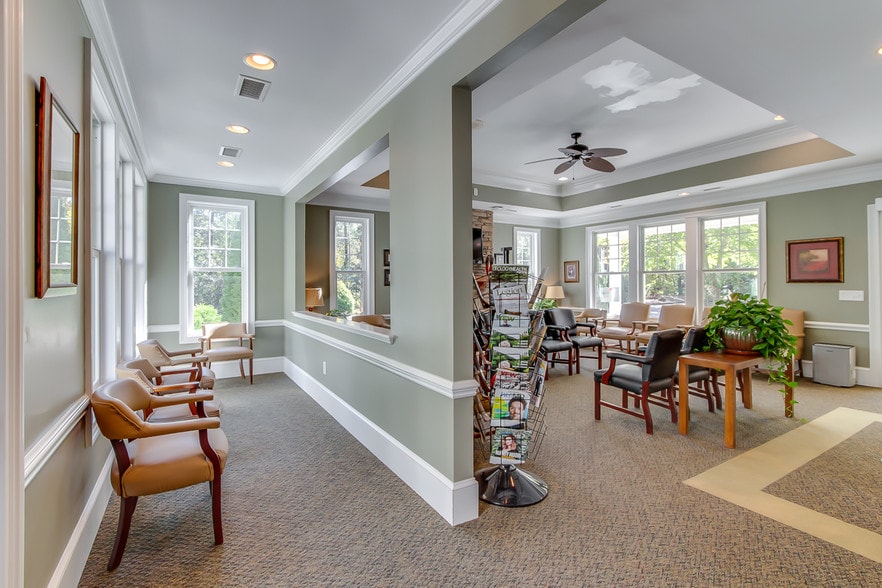 More Photos Of 135 Professional Park Dr, Seneca Healthcare For Lease