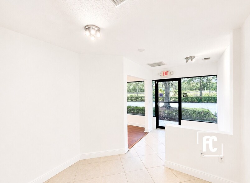 More Photos Of 4287-4303 SW High Meadows Ave, Palm City Light Manufacturing For Sale