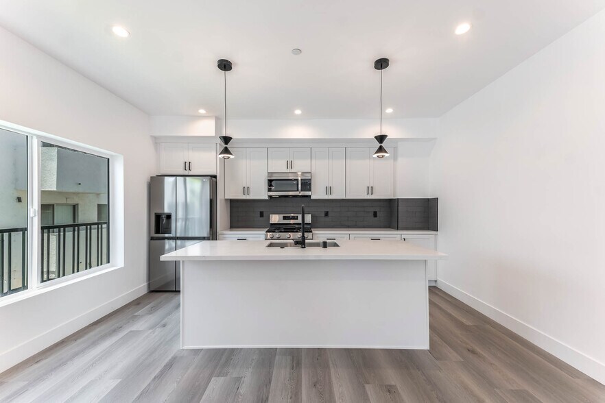 More Photos Of 21719 Hart St, Canoga Park Apartments For Sale