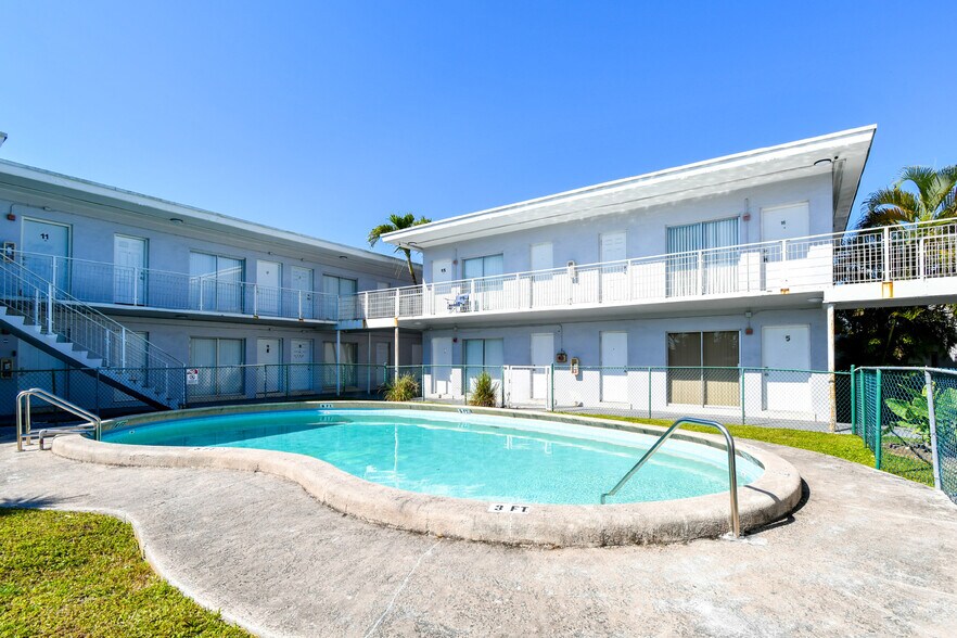 More Photos Of 1951 NE 167th St, North Miami Beach Apartments For Sale