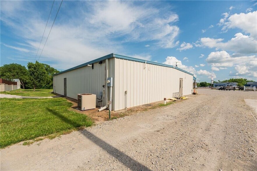 More Photos Of 11932 SW US Highway 54, Augusta Trailer Camper Park For Sale