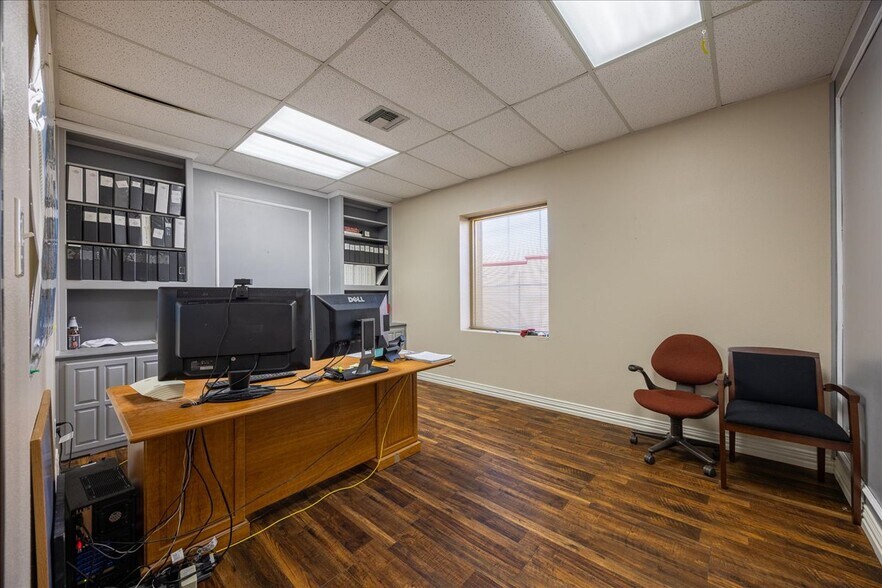 More Photos Of 812 Lexington Dr, Plano Office For Sale