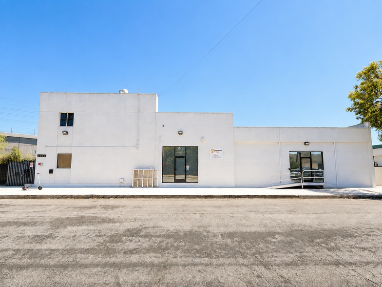 More Photos Of 5200 W 83rd St, Los Angeles Specialty For Lease
