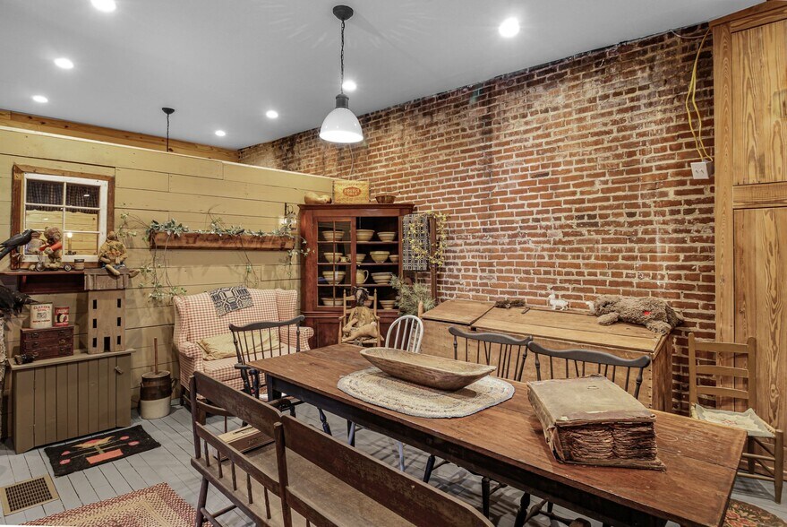 More Photos Of 123 Water St, Horse Cave Storefront Retail Residential For Sale