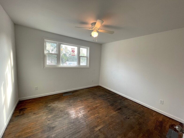 More Photos Of 2627 Waynesburg Dr SE, Canton Storefront Retail Residential For Sale