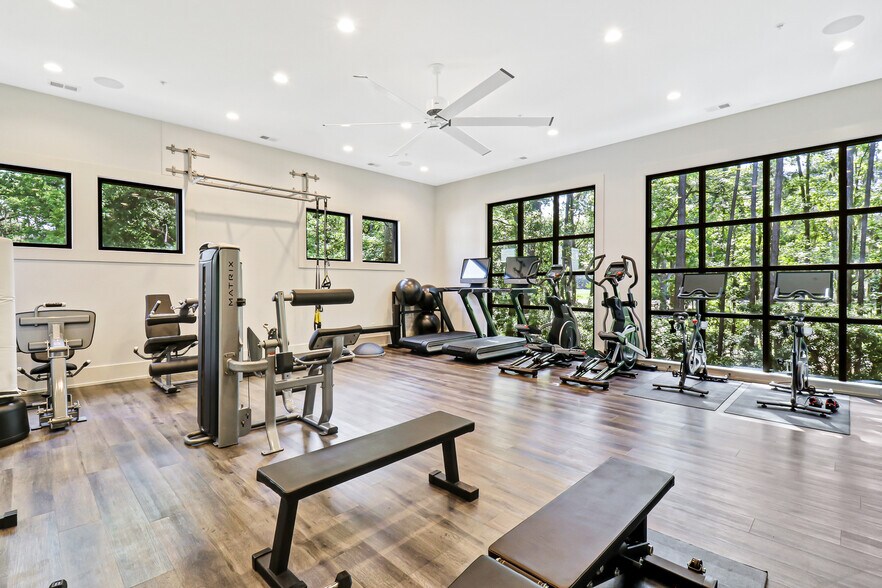 More Photos Of 10 Park Ln, Hilton Head Island Office For Sale