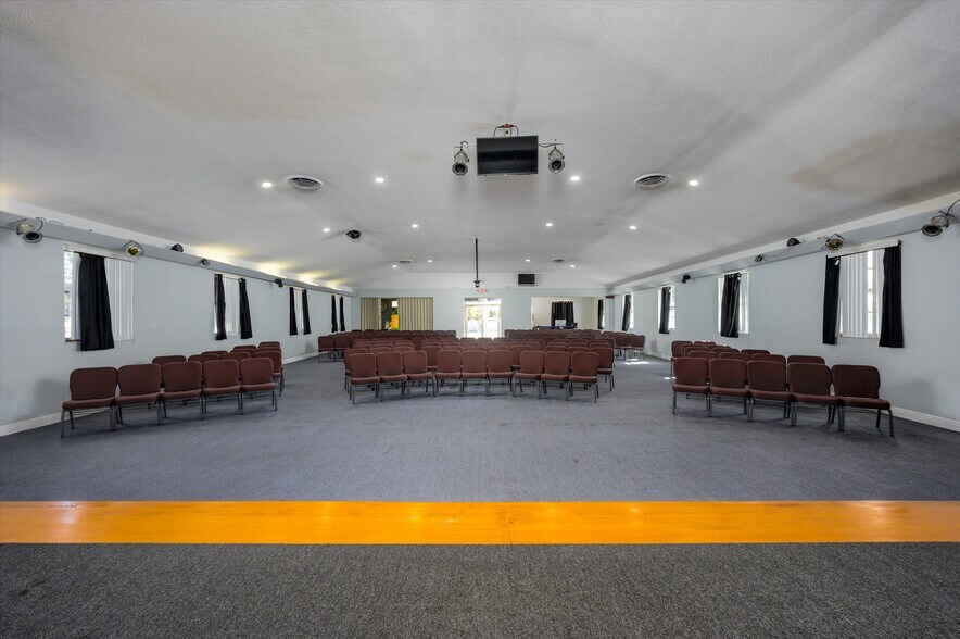 More Photos Of 6104 Polk Ave, Lakeland Religious Facility For Sale