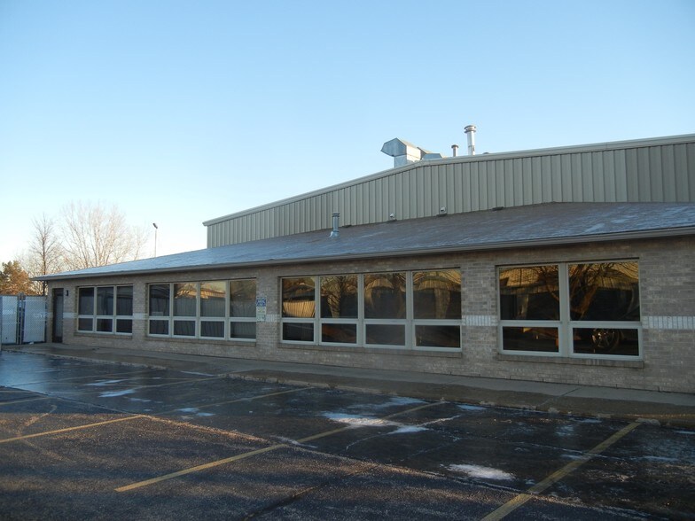 More Photos Of 700 E North St, Elburn Service For Sale