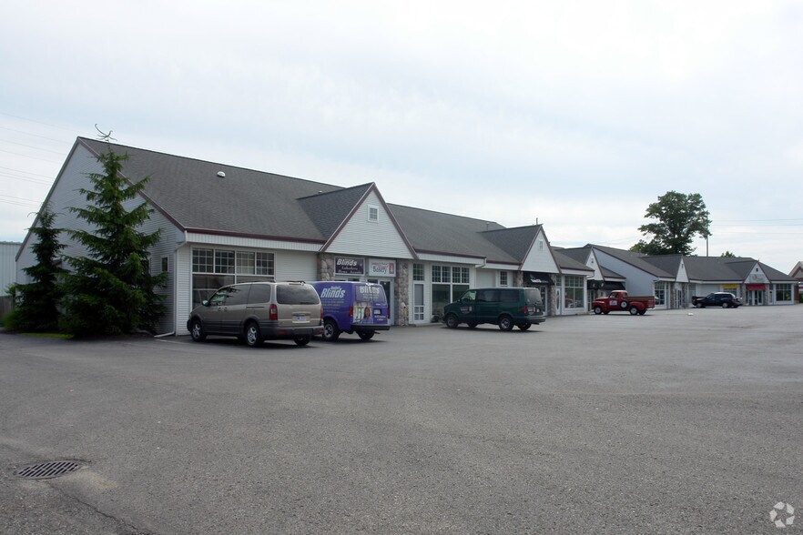 More Photos Of 32-50 E Lakewood Blvd, Holland Freestanding For Sale