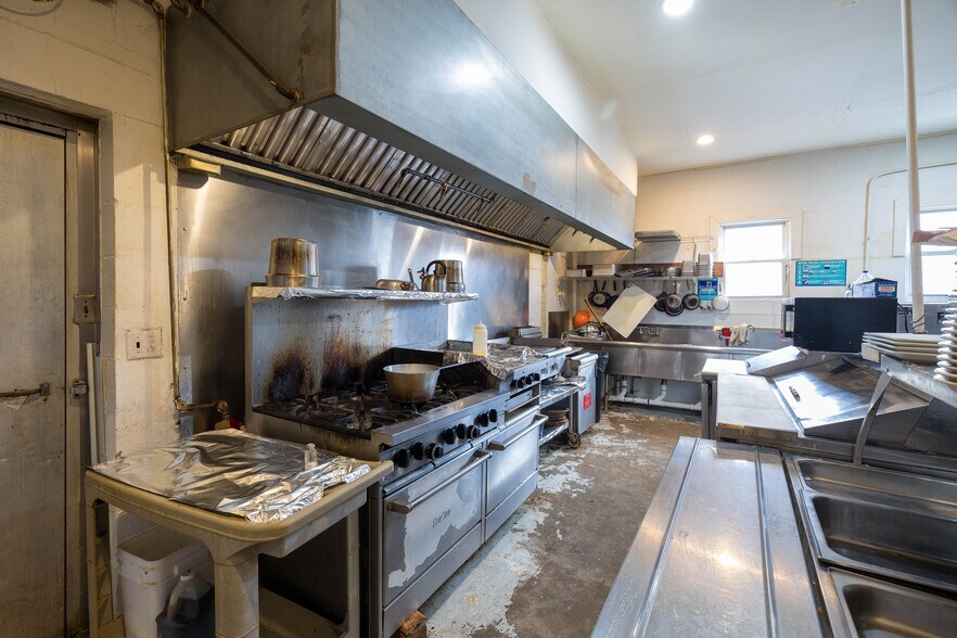 More Photos Of 111 W Union St, Goodland General Retail For Sale