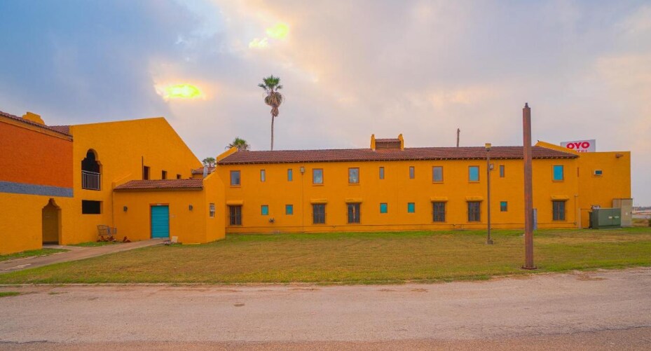 More Photos Of 3334 S US Highway 77 Byp, Kingsville Hotel For Sale