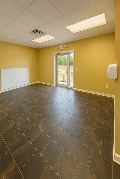 More Photos Of 1576 Old Fannin Rd, Brandon Warehouse For Lease