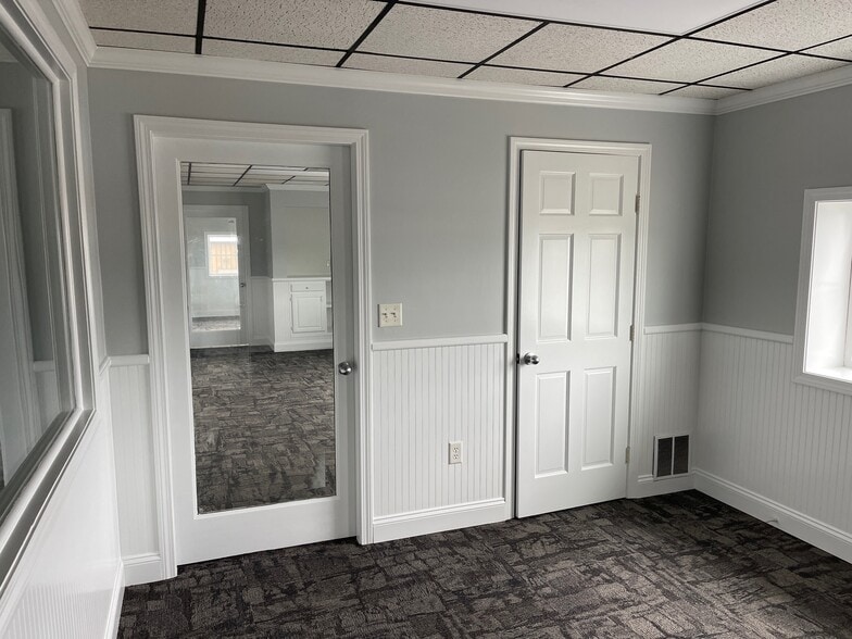 More Photos Of 246 S Meadow Rd, Plymouth Flex For Lease