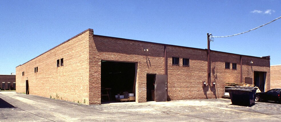 More Photos Of 91 N Lively Blvd, Elk Grove Village Manufacturing For Sale